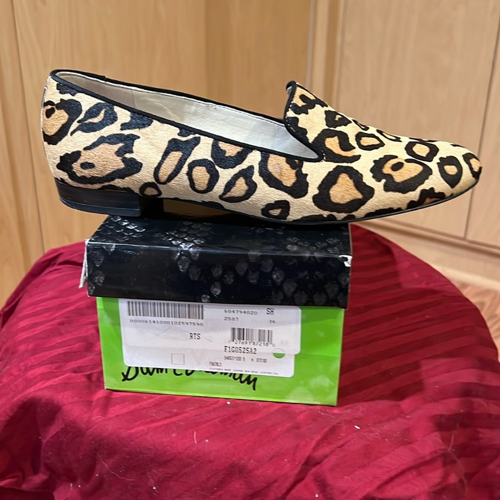 Sam Edelman flat animal print shoes size 8 hardly worn